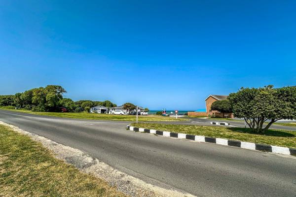 Exclusive mandate.

This large plot with unspoilt sea views and good northern exposure ...