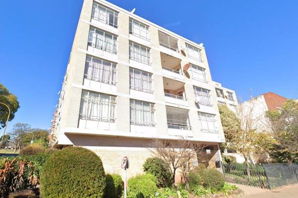 Located on 70 Hillbrow St, Berea, Johannesburg, Gauteng. SS York Towers has only 20 Living Units. This 3 Bed Apartment is currently LET ...