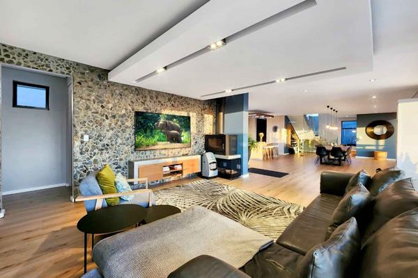 Perched high on the slopes of Tygerberg Hills, this home isn’t just about luxury—it’s about waking up every day to some of the best ...