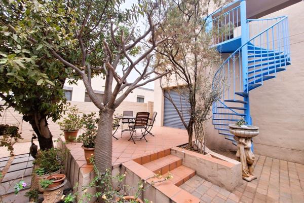 Both options available for short term rentals.
1 Bedroom apartment with kitchenette and bathroom. 1 Garage R10 000pm
1 Bachelor ...