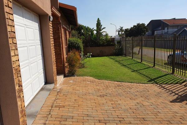 Situated in a secluded horse shoe setup, in one of the prime areas in Lenasia South.

Close to all amenities. Upon entering from the ...