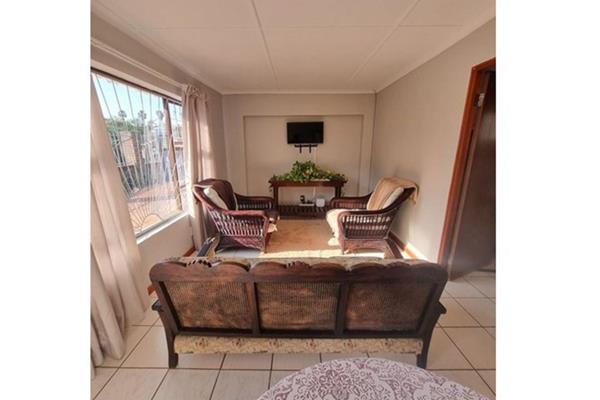 Nestled in the heart of the desirable Dorchester Heights, Eastern Cape, this charming 2-bedroom, 1-bathroom apartment is now back on ...