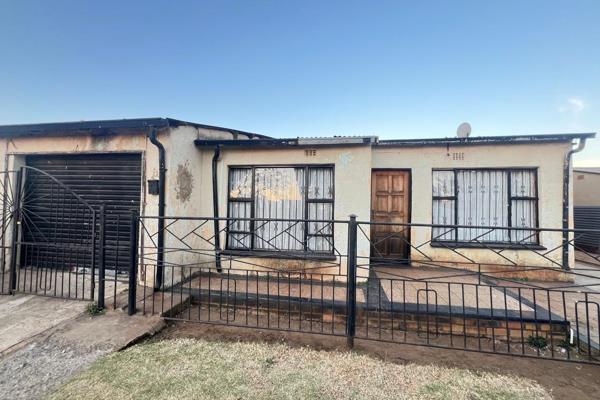 Investment opportunity on a large corner stand !!!

Family home situated on large corner stand of 262sqm with enough space for the ...