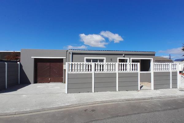 This beautiful, modern family home offers 3 bedrooms. The master bedroom with en-suite ...