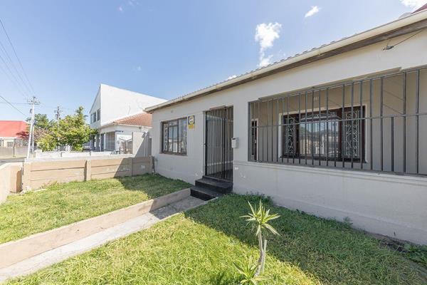 This charming 4-bedroom semi-detached home in Taunton Road, Wynberg offers spacious ...