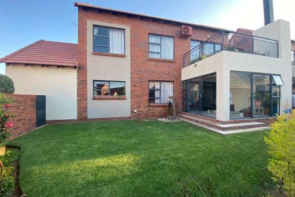 This low maintenance face brick townhouse is situated in a lovely sectional title security estate.  It is close to mall where you can buy everything you need and to a green area where you can walk, jog or cycle with your kids and dogs,.

The open plan living-, dinning room ...