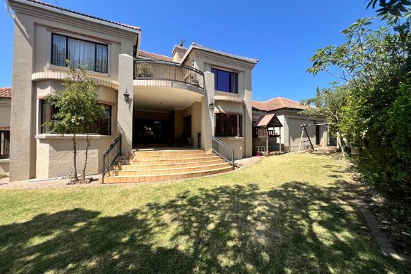 Spacious Family Home in Hillside Estate, Moreleta Park
This inviting rental property ...