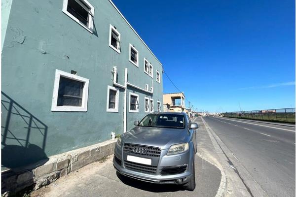 SOLE MANDATE
An exclusive residential opportunity located in the vibrant suburb of Delft, Western Cape.
Double-storey house with 12 ...