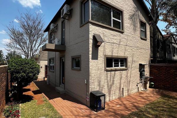 Charming 2-Bedroom Townhouse for Rent in Faerie Glen

Nestled in the sought-after neighborhood of Faerie Glen, this beautiful townhouse ...