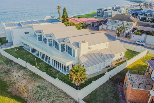 !!Exclusive Mandate!!
Embrace the pinnacle of coastal living with this exquisite property in Bayview Hartenbos. This luxurious ...