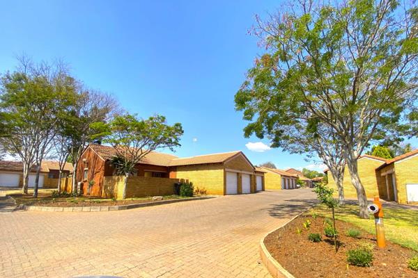 Beautiful Simplex for Sale in Equestria.

*** Exclusive Mandate *** 

- Beautiful 3 Bedroom Simplex
- Open plan living area
- Well size ...