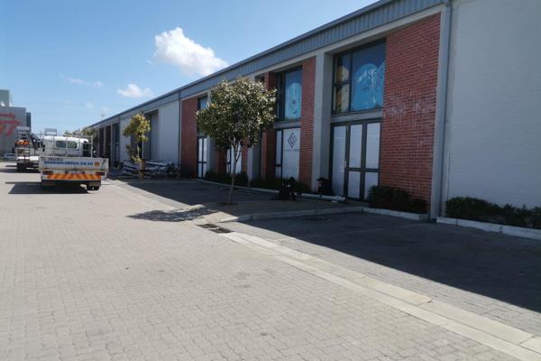 Unit 5 in Sapphire Business Park presents an exceptional 388m2 warehouse space ...