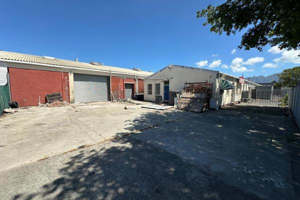 This 1000m2 industrial unit available To Let in Wetton. Boasting 3-phase power with a ...