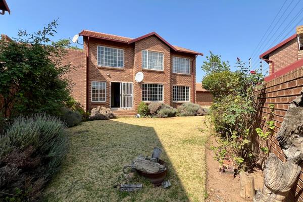 This lovely ground floor Townhouse is located in a safe and secure complex in The Reeds, Centurion.

It offers 2 spacious, tiled ...