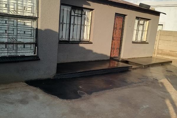 House for sale in Tembisa Central with four outside rooms and it&#39;s next to schools ...