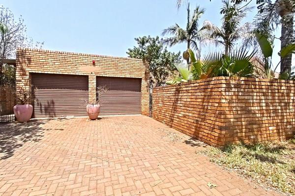 Price on Application (POA);Bank preapproval or Proof of funds required. Virtual Showday&#174; available. Spacious 156 sqm 3 bed, 2 bath ...