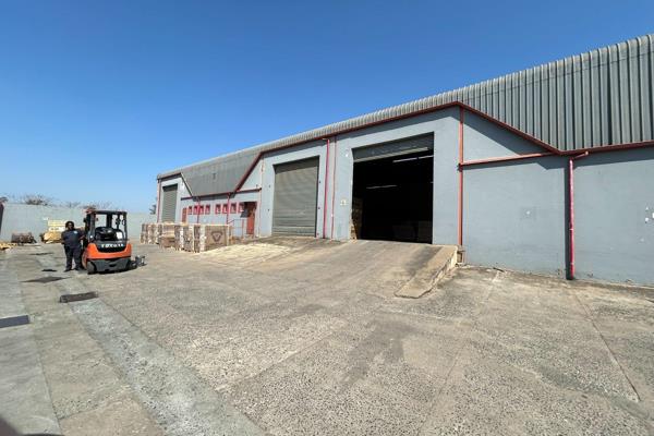 &#177;1200 m&#178; warehouse with spacious yard area, ideal for logistics or storage. The warehouse includes a mezzanine level for ...