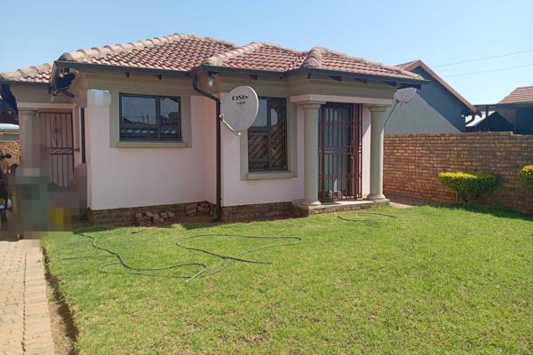 Discover your dream home in the heart of Mahube Valley with this stunning three-bedroom house. 

This property boasts spacious rooms ...