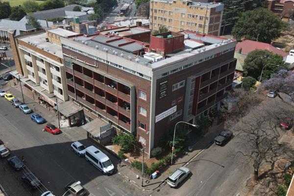 Excellent apartment block in Yeoville with strong retail.
Building has a total of 64 ...