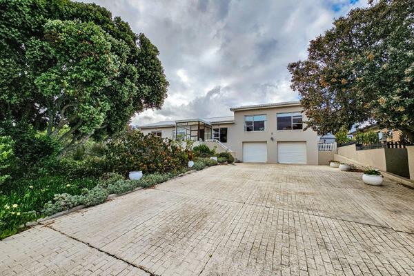 This property is the ideal opportunity to invest in Stilbaai.

This neat family home ...