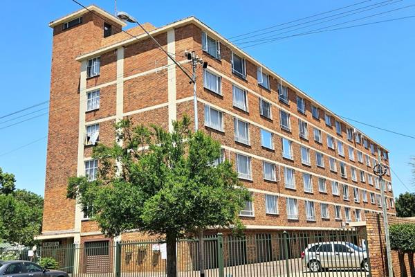 This neat and spacious apartment is located in a no load shedding zone and offers the following:

3 Bedrooms
1 Full ...