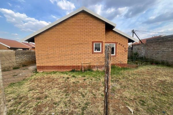 Discover this existing house in Evaton West for just R280,000! Originally part of an Old ...