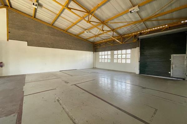 This 227m2 industrial unit in Halfway House, Midrand, offers a versatile and practical ...