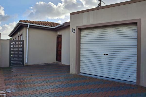 3 bedroom house situated in Beverly Estate Security Complex, Warwick Crescent, Stratford Green, Eersterivier   
Close to public ...