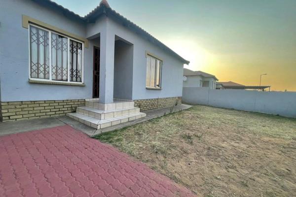 This house offers 3 bedrooms, 2 bathrooms, open plan kitchen and lounge. There is a carport, Lapa and a automated gate.

Call now to ...