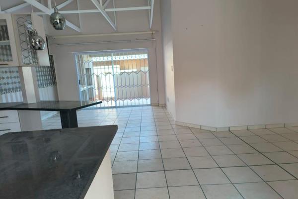 Town House to Rent in Safari Gardens! The property offers the following:

- Open plan kitchen wit separate scullery and lounge
- Patio ...