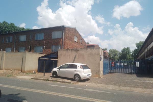 lovely two bedroom flat in the heart of kempton park cbd very spacious unit with a very ...