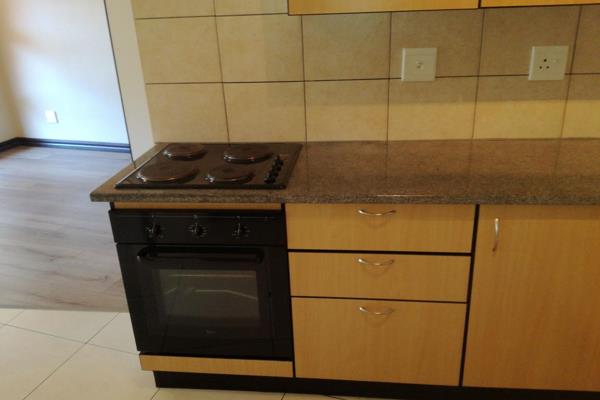 Immaculate flat with fully fitted kitchen and modern finishes. Flat is within walking distance to University of Johannesburg, a gym ...