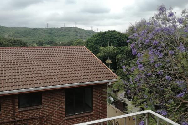 Three-bedroom Reservoir Hills apartment for rent  |  R8500
This spacious 3-bedroom, 2-and-a-half bathroom apartment offers the ...