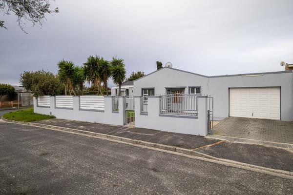 Step into modern luxury with this stunning, fully-renovated family home, perfectly nestled in a sought-after Mountview crescent. This gem blends style, space, and comfort—ideal for creating lifelong memories.

With four ...