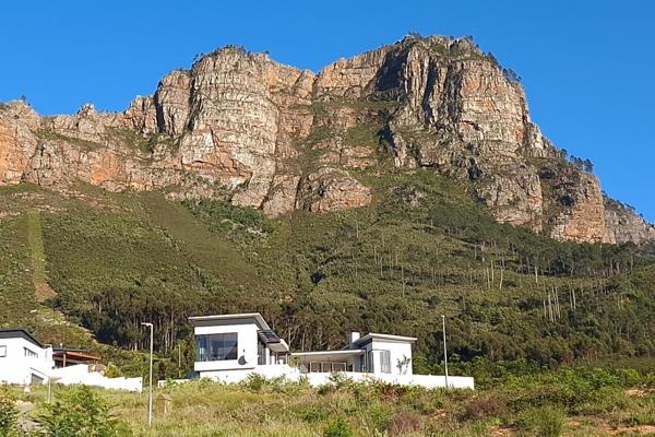 Discover the perfect canvas for your dream home with Plot 208 in Mentoor Mountain Estate, priced at R1,450,000. Set against the ...