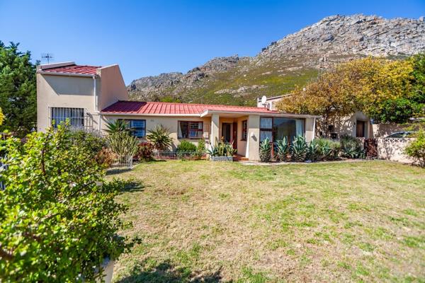 New Listing I Sole &amp; Exclusive Mandate 
Offers from: R3 450 000

Welcome to this ...