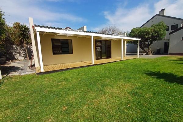 Perfect for modern living just a stone&#39;s throw from Blouberg Beach and popular local restaurants. This cosy space features an ...