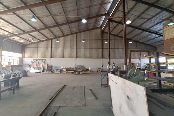 Situated in Robertville, Roodepoort, this 710-square-meter industrial warehouse provides ...