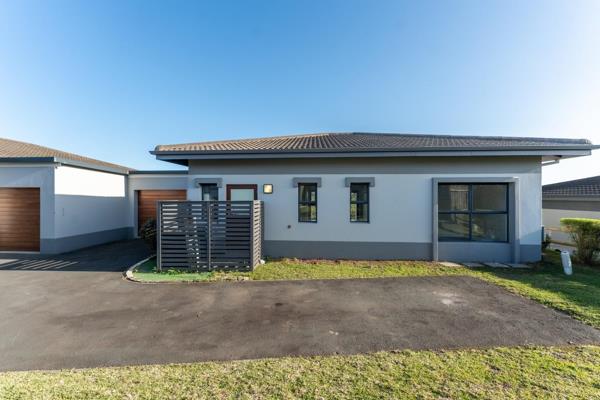 This modern, stand alone retirement unit is 114m2 and is situated at the end of the road ...