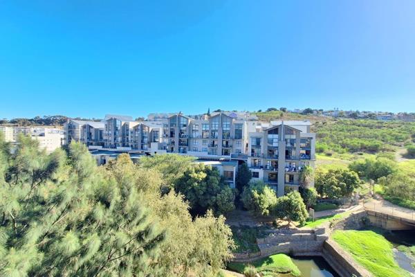 Penhouse apartment in Tyger Waterfront 
Seeff welcomes you to this three-bedroom penthouse that is calling your name! 
As you enter ...