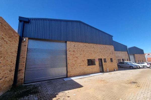 This immaculate 270m2 warehouse in a secure business park in Crown is now available for ...