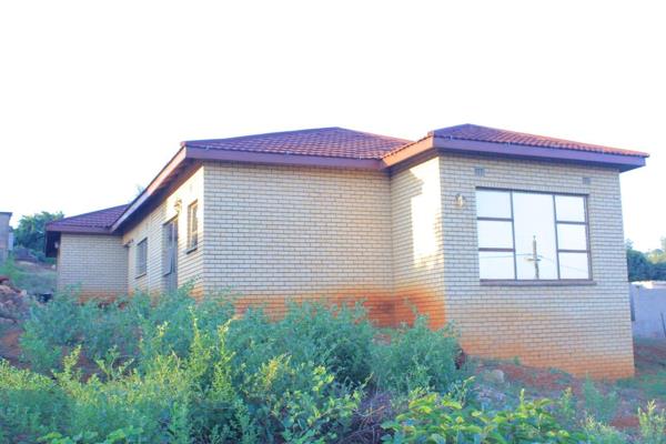 Lovely 4 bedrooms house on sale in Thohoyandou Unit E  Hamagidi  , This   beautiful andaffordable home is only +-3km away from Sibasa ...