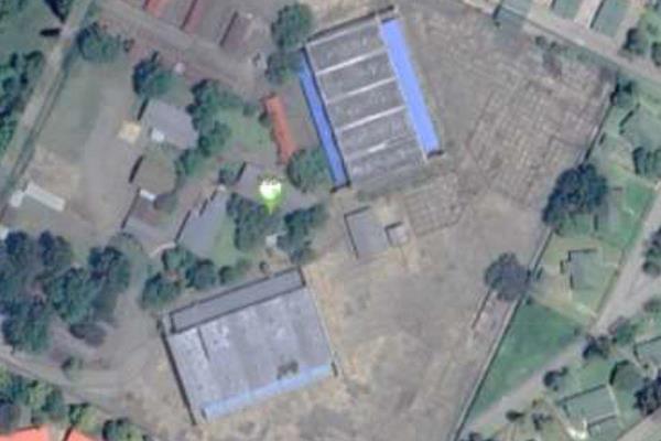 This property with a site extent of &#177; 4, 58 hectares comprises two large hangars ...