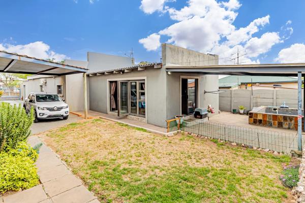 A lovely modern open plan home with beautiful fittings and fixtures.
This property is ...