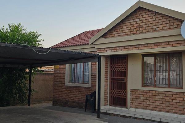 Call all 1st time home buyers for this great opportunity to own this property in Rethabile Gardens.
Charming 2-bedroom in a quiet ...