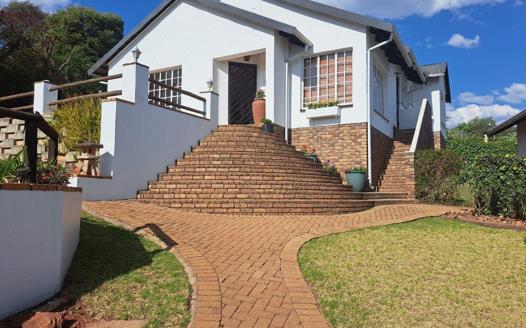 4 Bedroom House for sale in Roodekrans