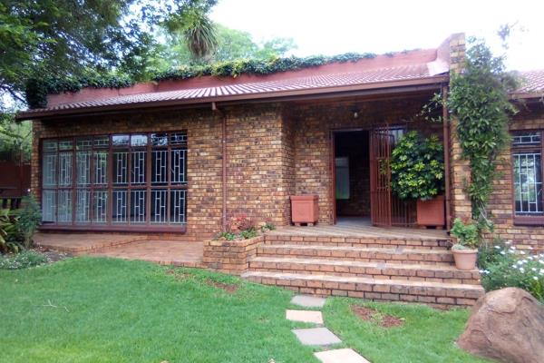 Situated on a farm in Tierpoort east of PTA.
Three Bedroom Farmhouse at the foot of the ...