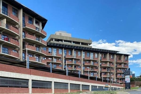 Looking for a cozy, modern apartment in the heart of Johannesburg? This 1-bedroom unit in Milpark Mews could be your perfect ...