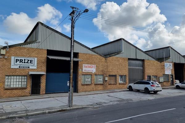 This prime location in bustling Parow East industrial hub offers businesses convenient ...