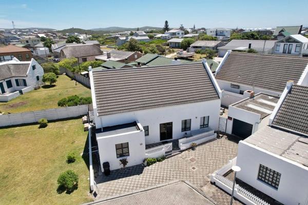 Embrace Coastal Charm in Struisbaai!

Charming and spacious fisherman-style residence ...